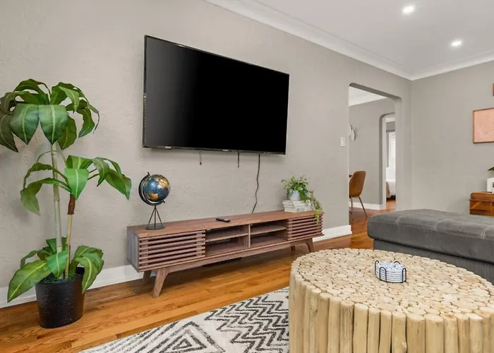 The Midcentury - Spacious 2bd With King Bed *