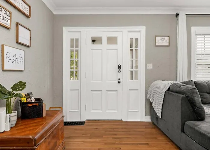 The Midcentury - Spacious 2bd With King Bed Hébergement de vacances *