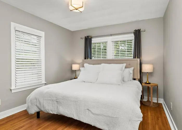 The Midcentury - Spacious 2bd With King Bed *